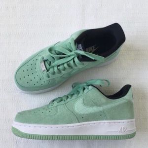women’s nike air force 1 ‘07 seasonal sneaker